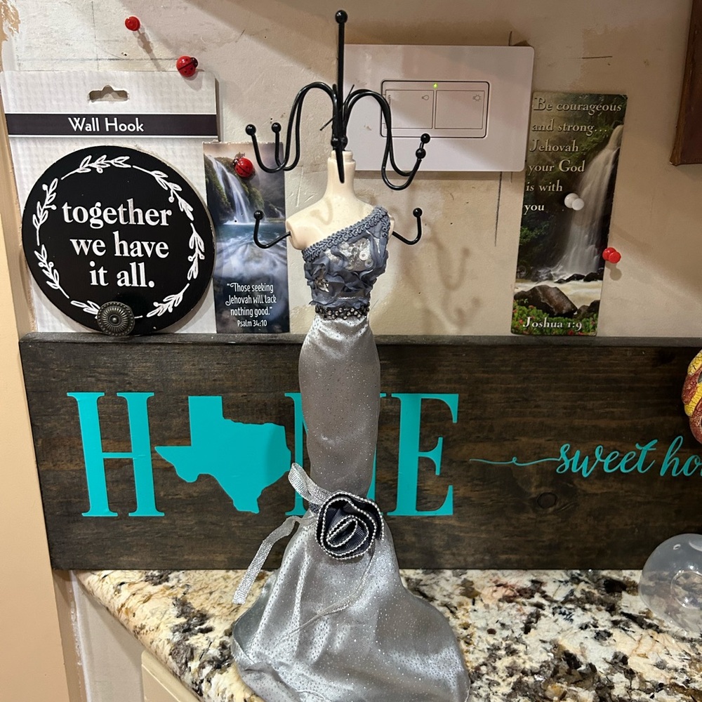 Elegant Silver Dress Jewelry Holder